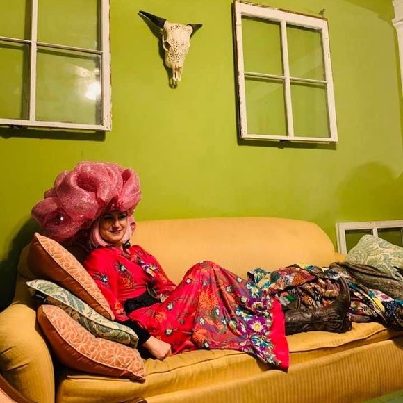 Meet your Posher, Erin - Picture 1 of 1